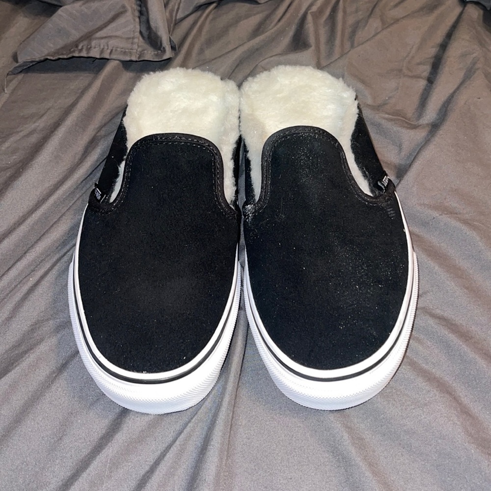 Men’s 6.5 or women’s 8 slip on furry vans